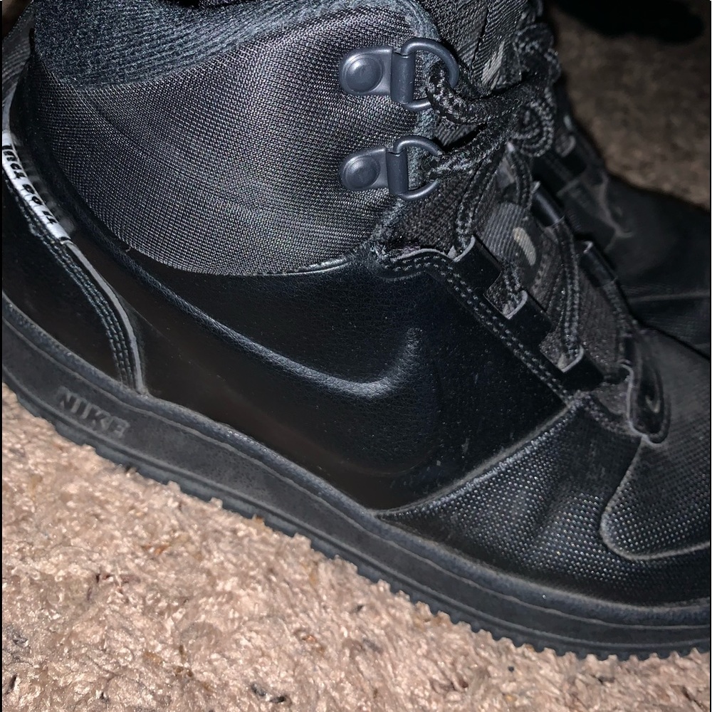 Nike WNTR HI